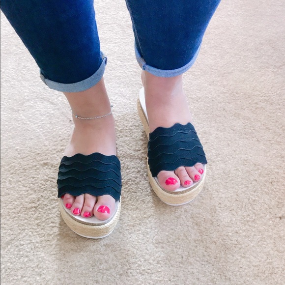 LADIES SCALLOPED ESPADRILLE CORK SLIDES.BLACK - Picture 3 of 3